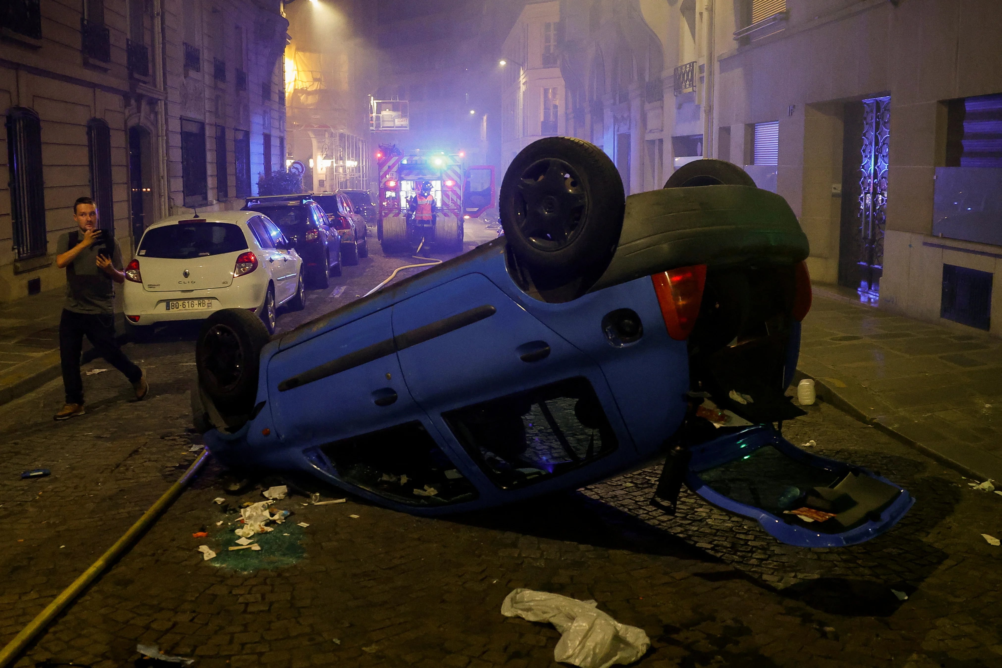 Los disturbios urbanos causaron “al menos 20 millones de euros en daños” (REUTERS/Juan Medina)
