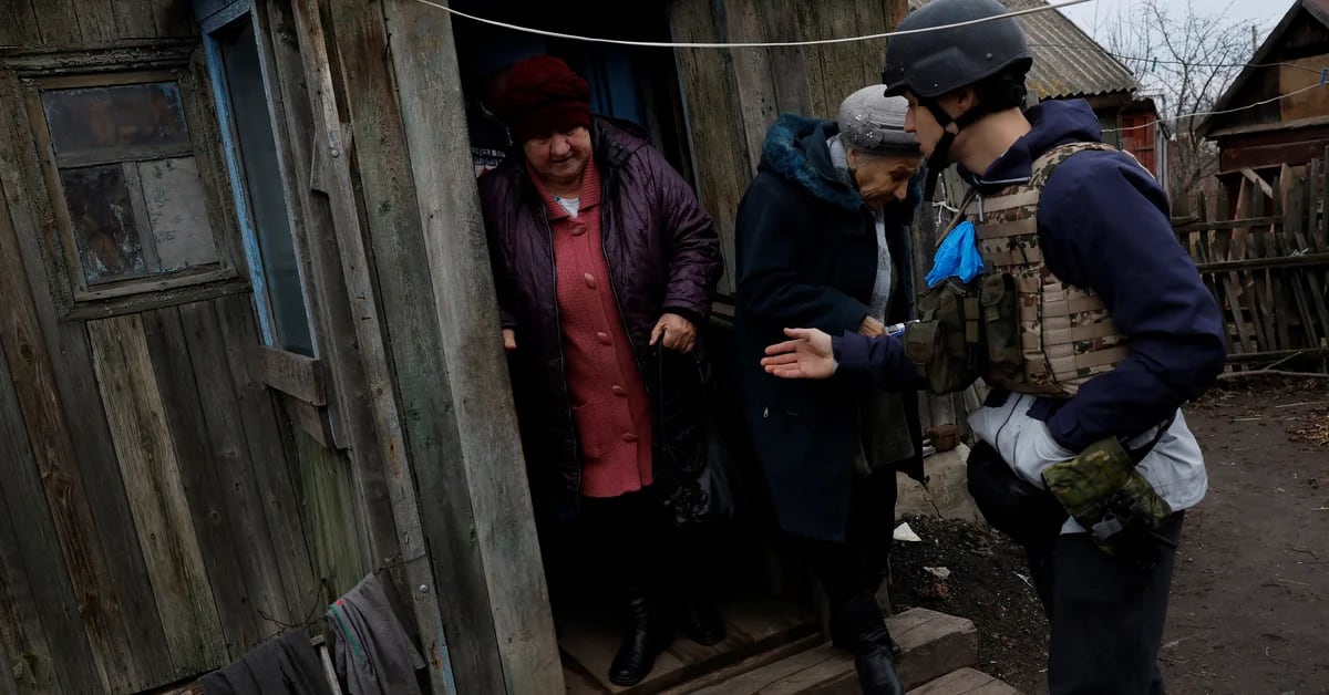 Ukraine has warned that more than 550 civilians are trapped in the Russian-besieged mining town of Soledor.
