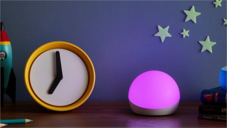 Echo Glow está orientada a un público infantil y posee algunas opciones para cuidar la privacidad de los menores. (Foto: Amazon)