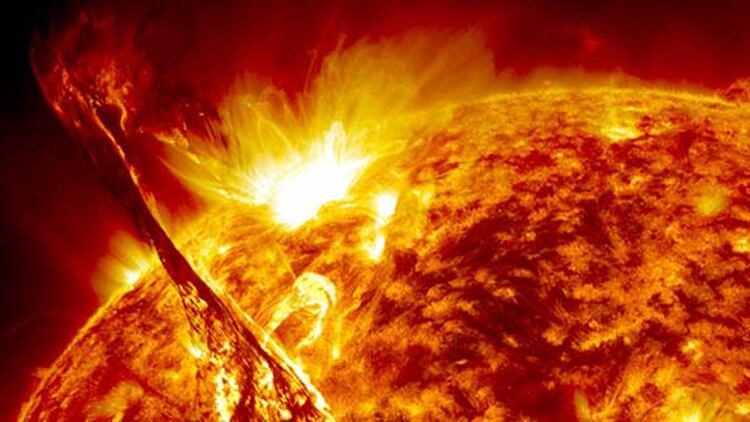 El Sol se formó hace aproximadamente 4600 millones de años a partir del colapso gravitacional de la materia dentro de una región de una gran nube molecular (NASA)