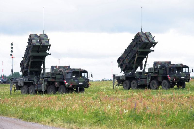 Unidades del sistema de defensa antiaérea Patriot de Alemania en el aeropuerto de Vilna, antes de una cumbre de la OTAN, en Lituania, el pasado julio. (REUTERS/Ints Kalnins)