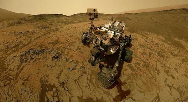Una selfie del robot Curiosity de la NASA hace un año en el desolado planeta rojo