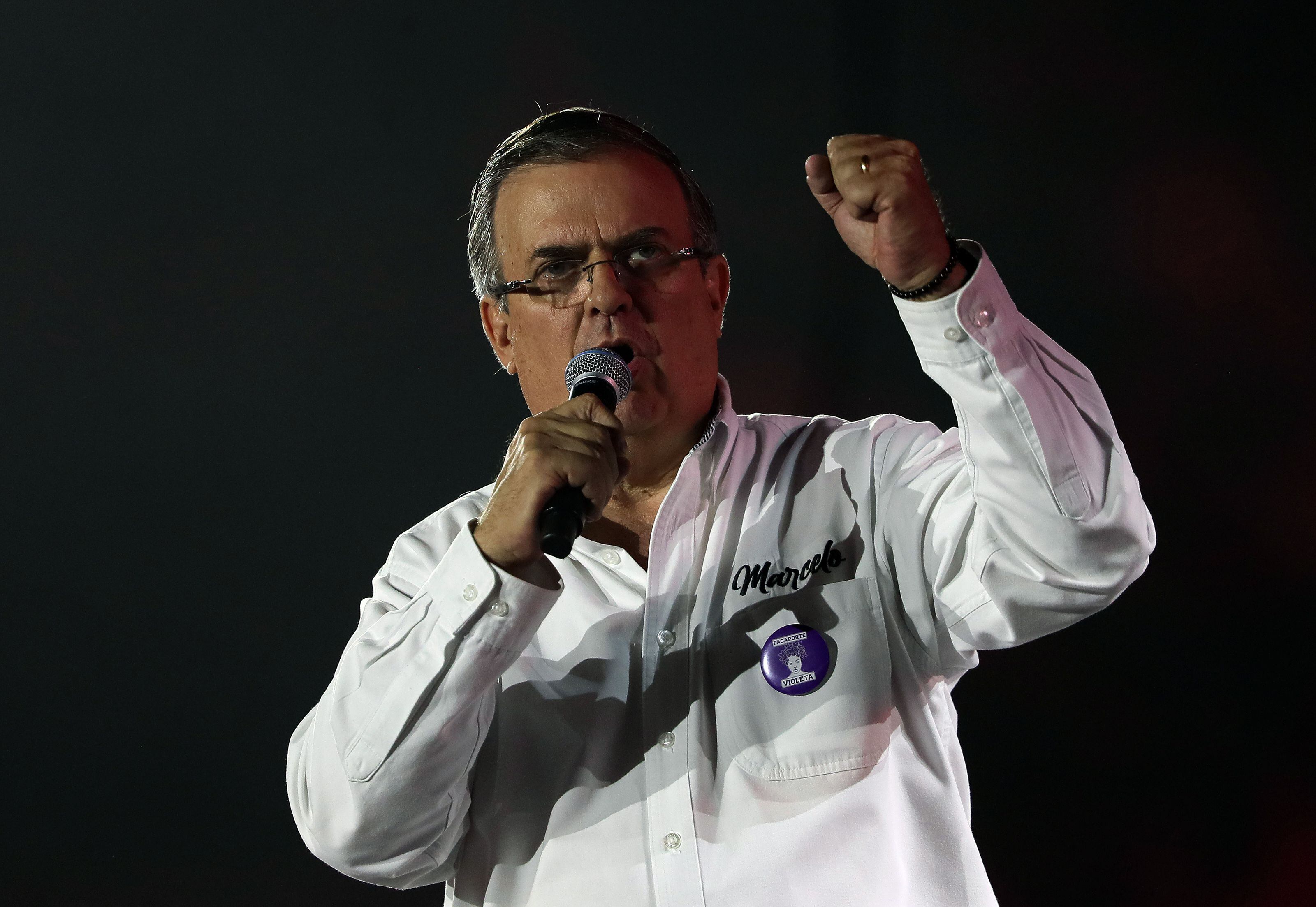 El excanciller mexicano y candidato presidencial de Morena denunció que aproximadamente el 14% de las boletas fueron anuladas. (México).EFE/Mario Guzmán
