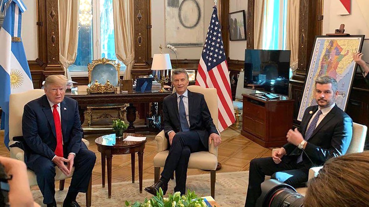 Trump, Macri y Peña, en el despacho presidencial (@marquitospena)