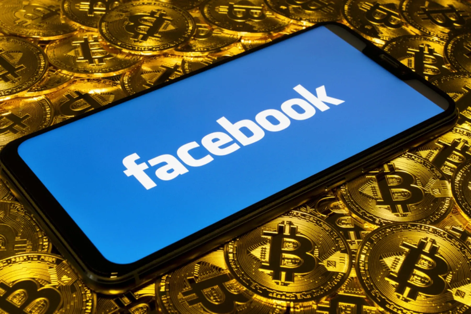 Meta (Facebook) pone fin a la prohibición de anuncios sobre criptomonedas. (foto: Expansión)