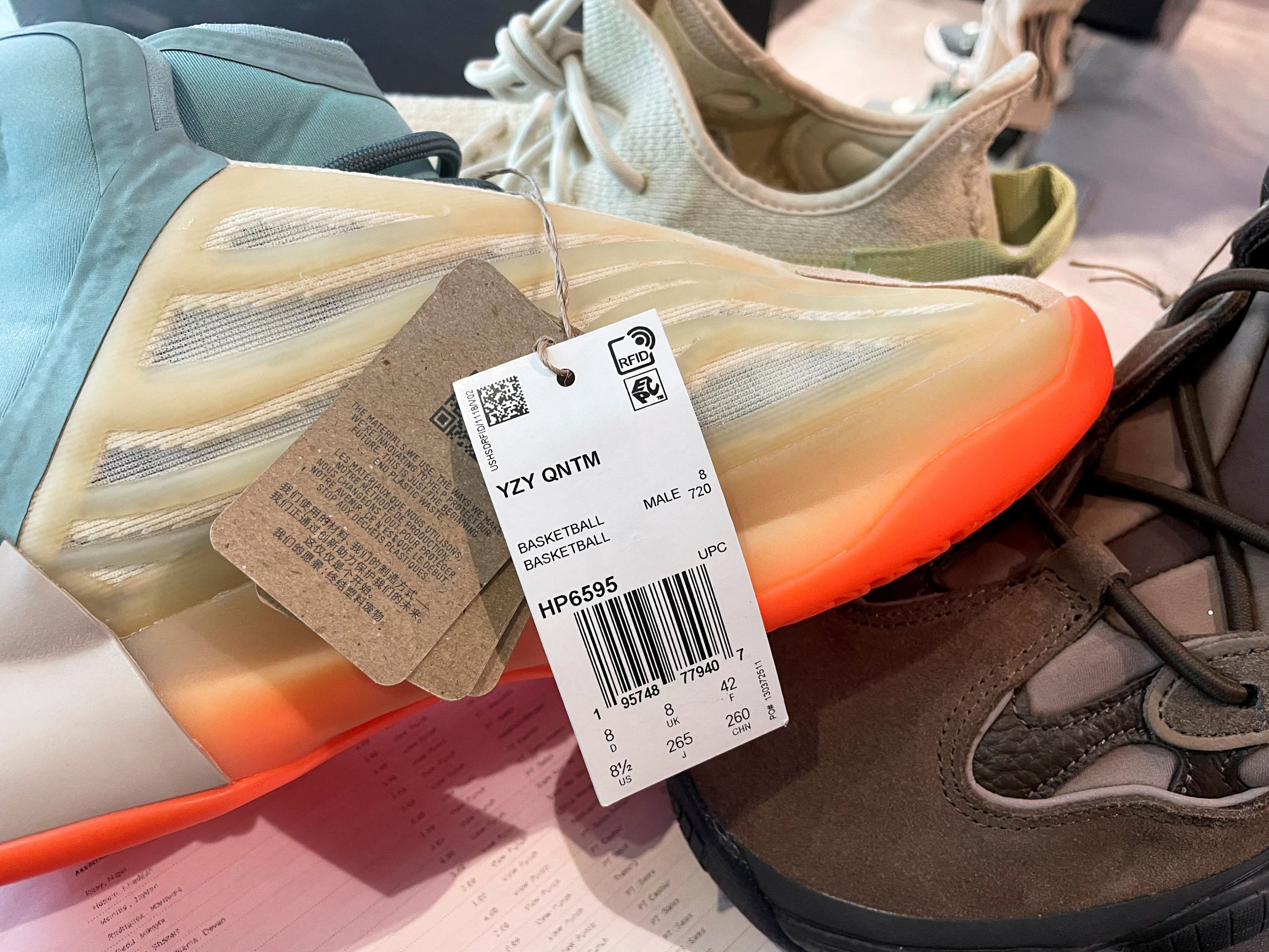 Adidas lanzará un segundo lote de zapatillas Yeezy de alta gama después la ruptura con Kanye West - Infobae