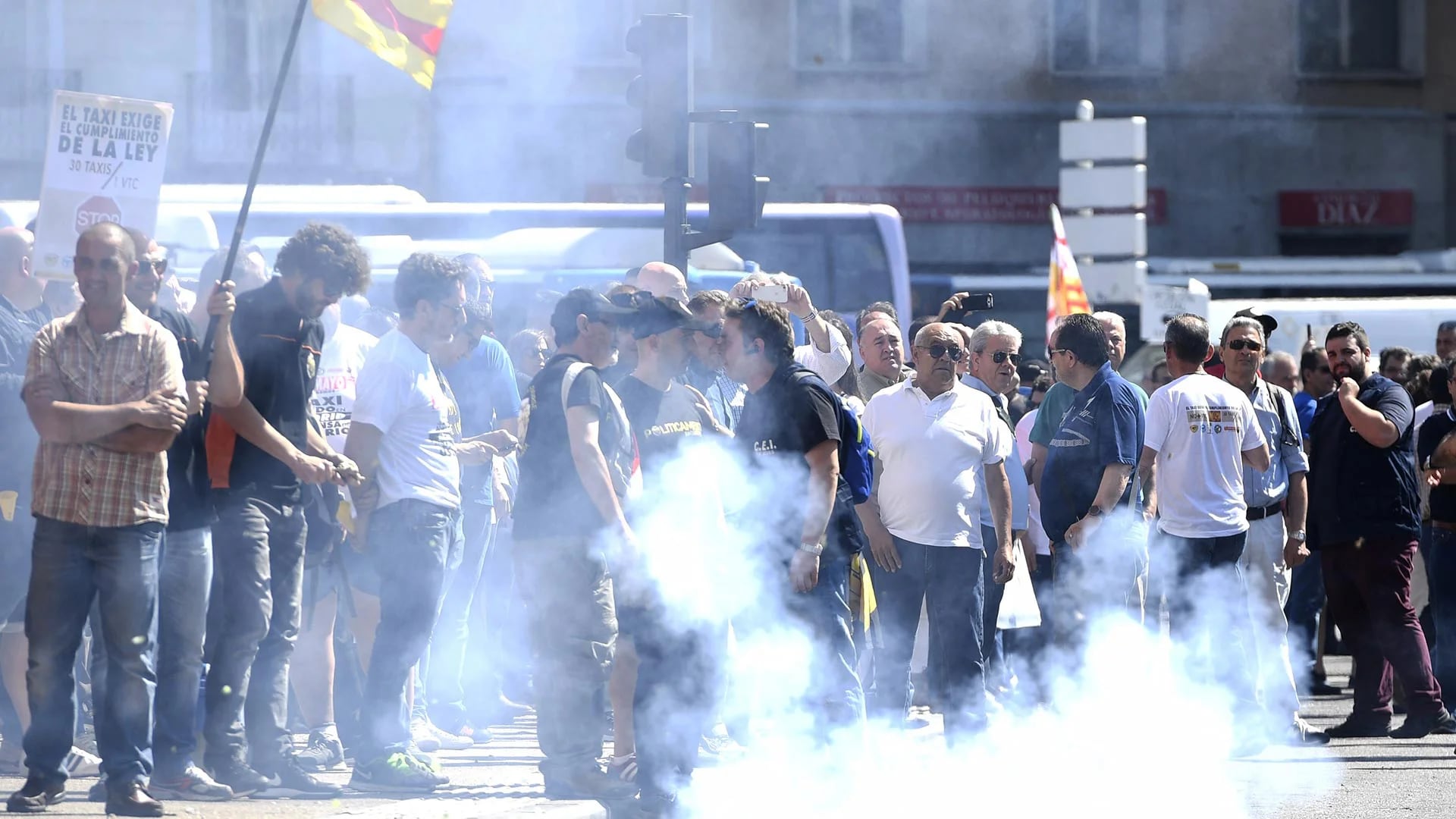 Taxistas protestando en España (AFP)