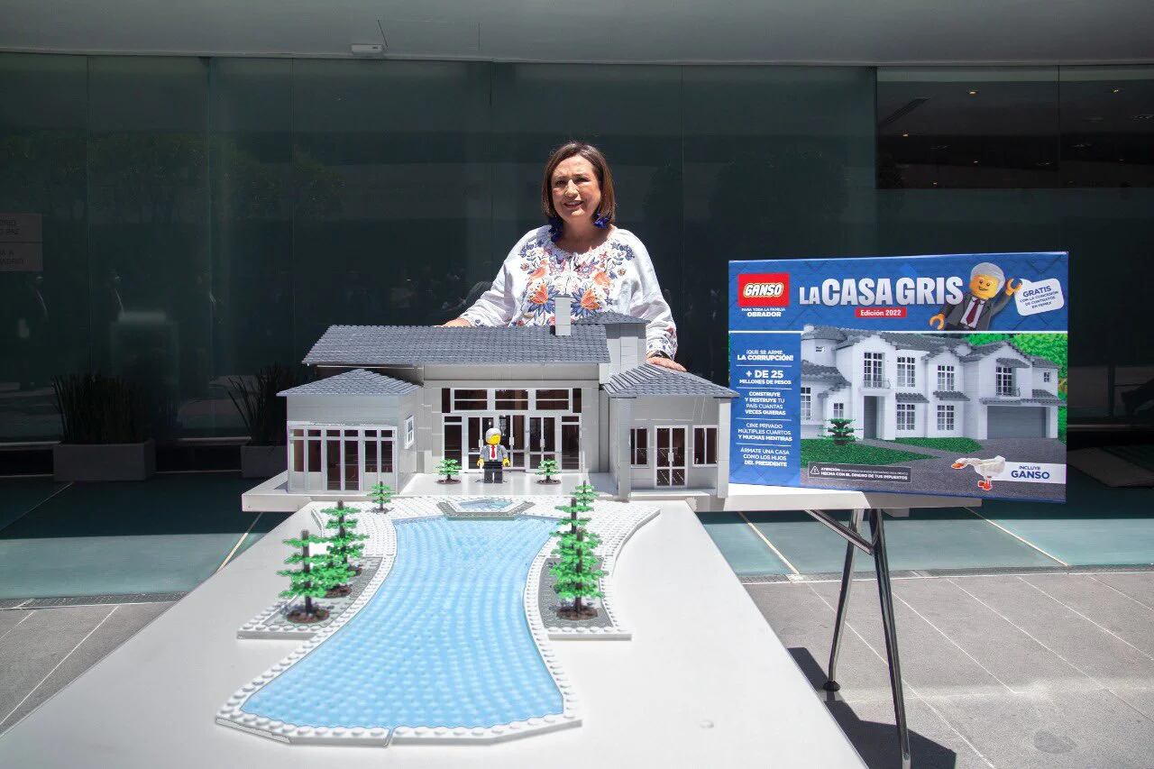 Xóchitl Gálvez presentó la Casa Gris como juguete. Foto: Twitter, @XochitlGalvez
