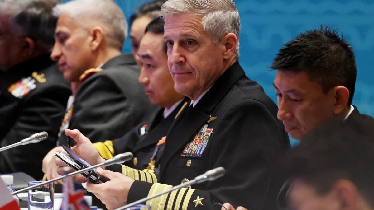 Oficiales navales de alto rango chinos, estadounidenses y rusos se reunieron en los márgenes de un foro militar del Pacífico