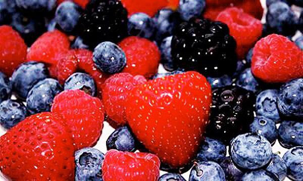 Las frutillas, por ejemplo, son ricas en flavonoides y pueden ayudar a retrasar el deterioro cognitivo