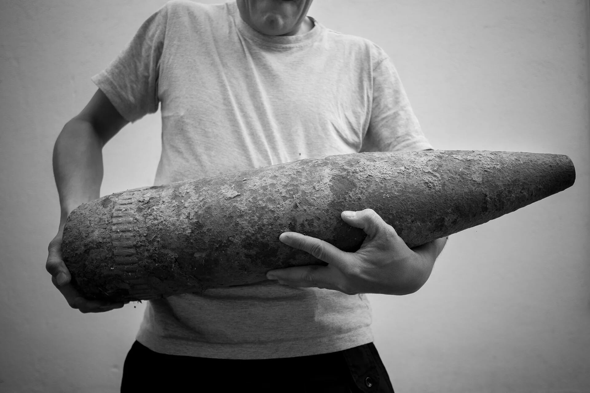 Proyectil de guerra de 155 mm encontrado por un albañil en Río Tercero (Sebastián Salguero)