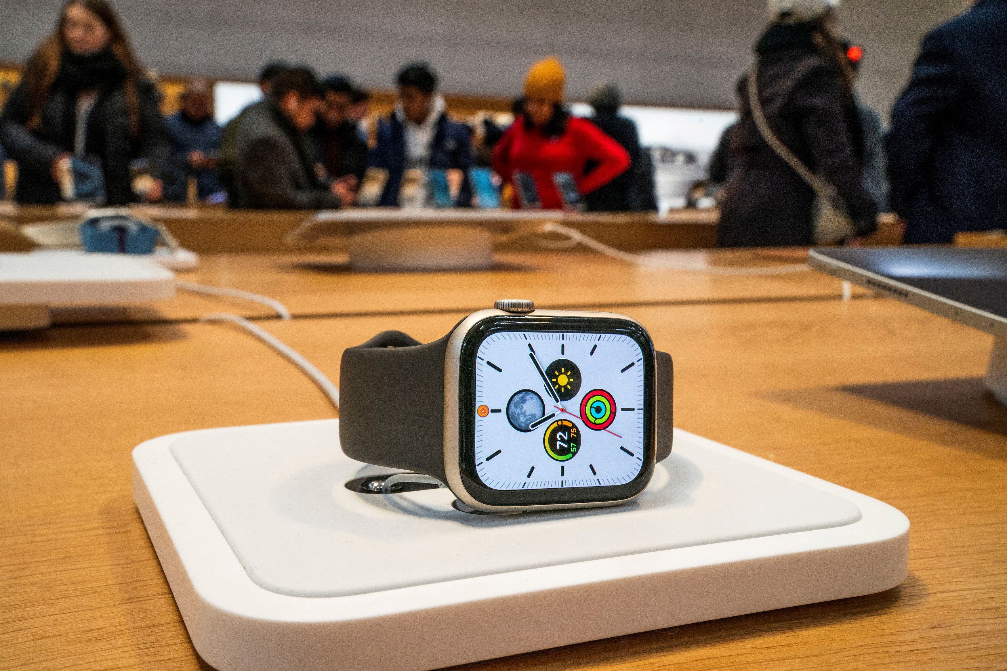 Los sensores y algoritmos del Apple Watch pueden detectar problemas de salud. (REUTERS)