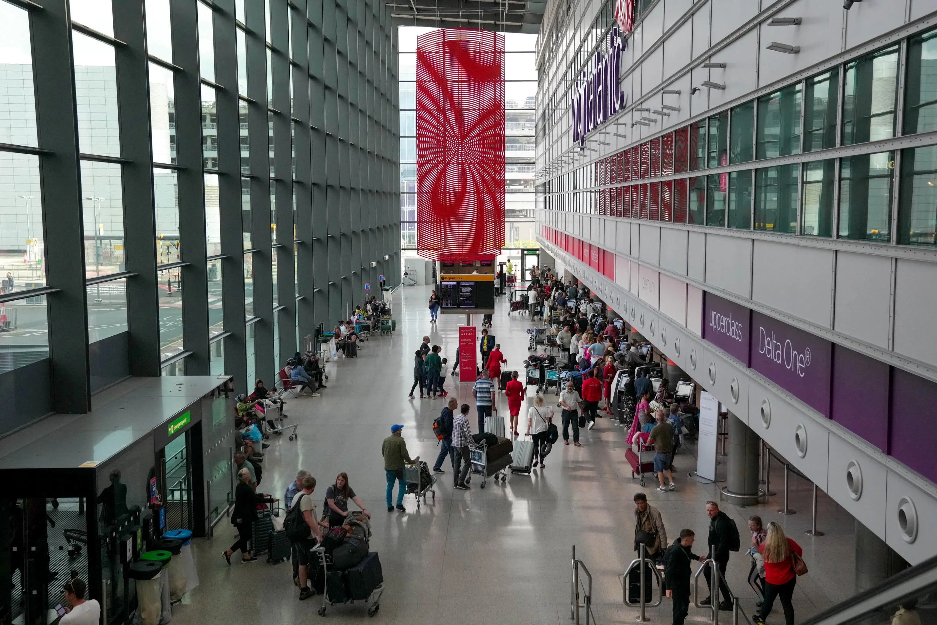 Aeropuertos de Europa y Asia lideran las conexiones de viajeros en el mundo