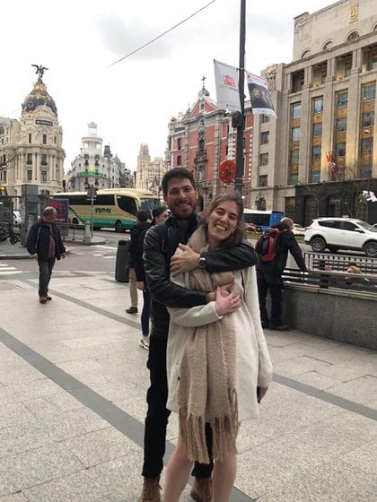 Nacho y Sofía de paseo por Madrid antes de que se decretara el confinamiento el 16 de marzo de 2020.