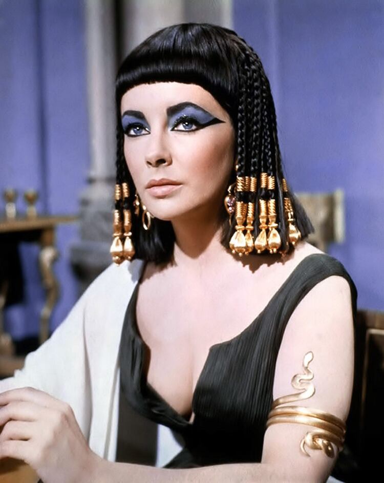 Elizabeth Taylor, como Cleopatra, en la pelÃ­cula de Joseph Mankiewicz de 1963 (Universal History Archive/UIG via Getty Images)