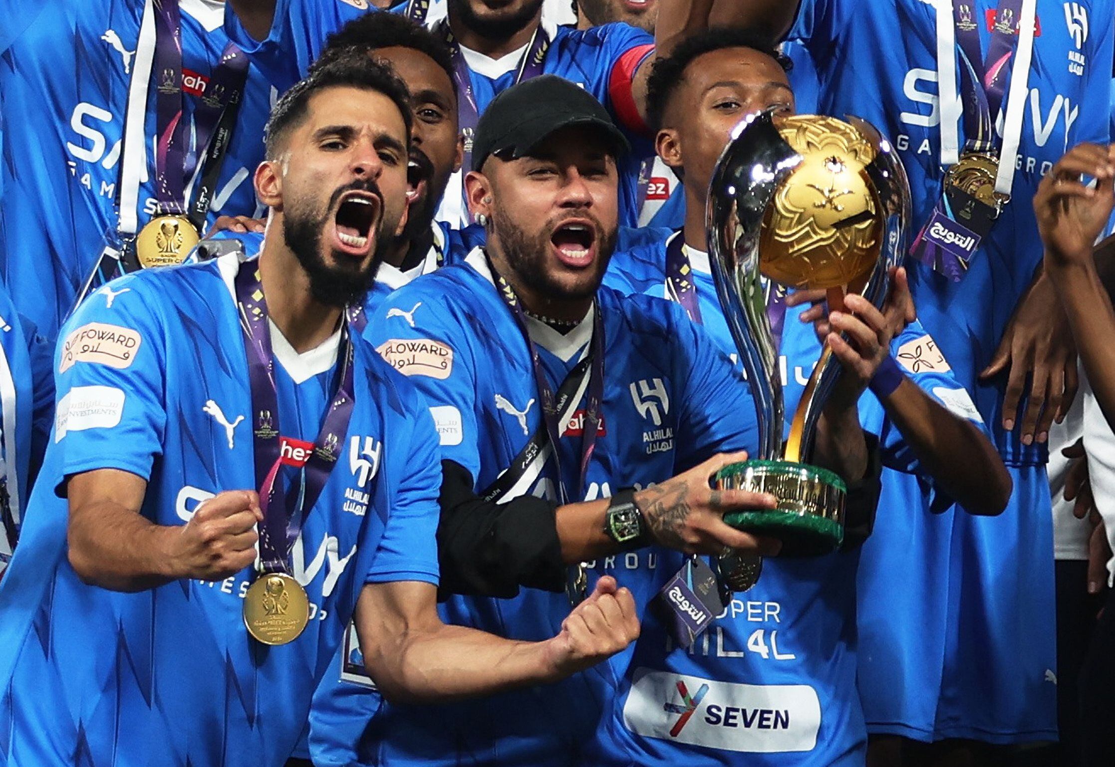 El brasileño celebró el título con sus compañeros. Foto: REUTERS/Stringer
