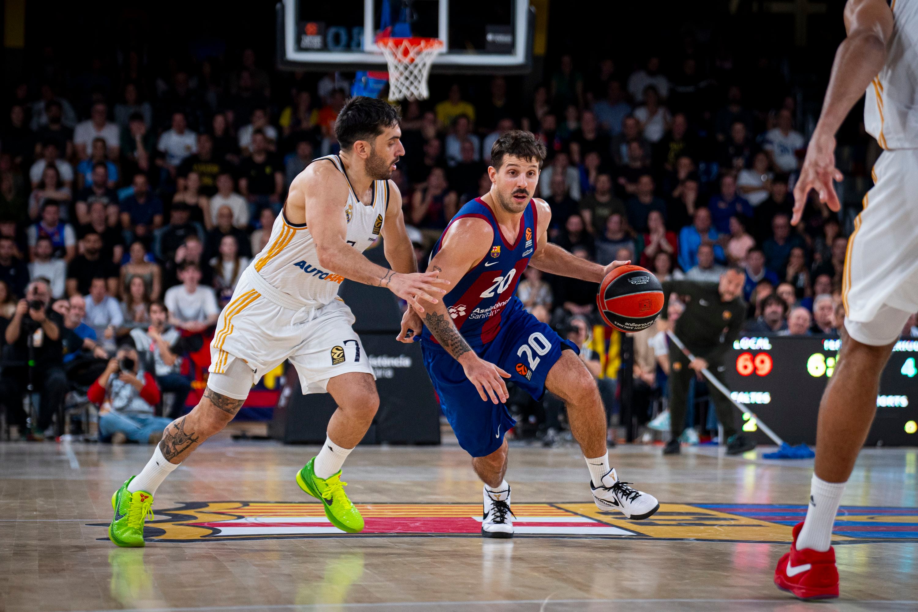 Nicolás Laprovíttola le ganó el duelo de argentinos a Facundo Campazzo con la victoria del Barcelona ante Real Madrid en la Euroliga (@FCBbasket)