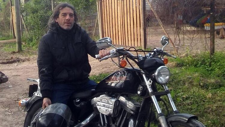 Luciano no solo heredó de su padre la pasión por la música, sino también por las motos
