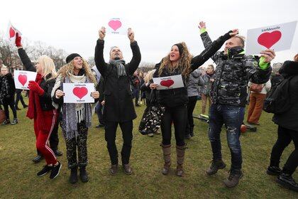 Manifestantes pacíficos contra el confinamiento en Ámsterdam (REUTERS/Eva Plevier)