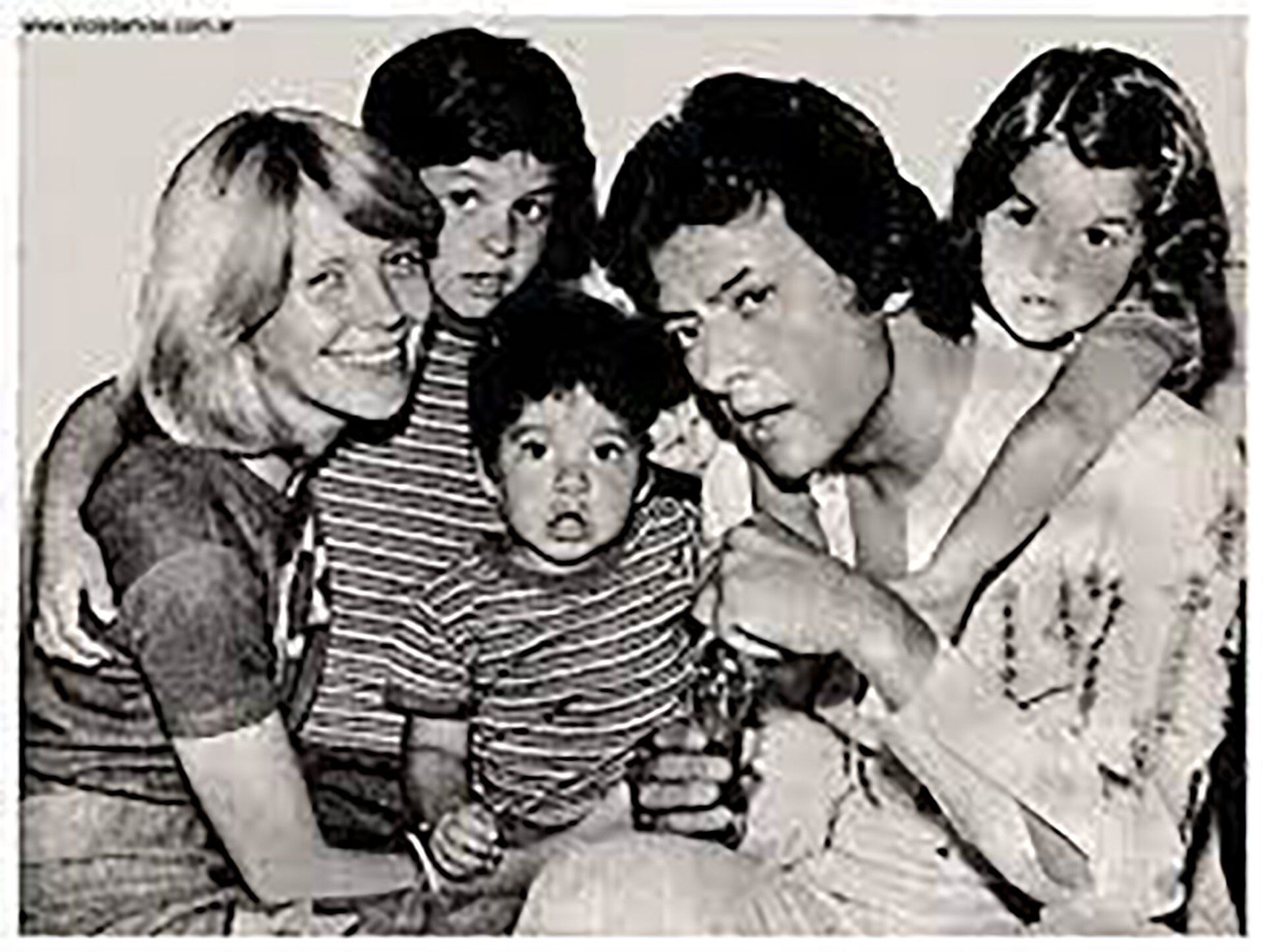 Julieta Ortega, sus padres Evangelina Salazar y Ramón, y sus hermanos, Martín y Sebastián a mediados de los 70