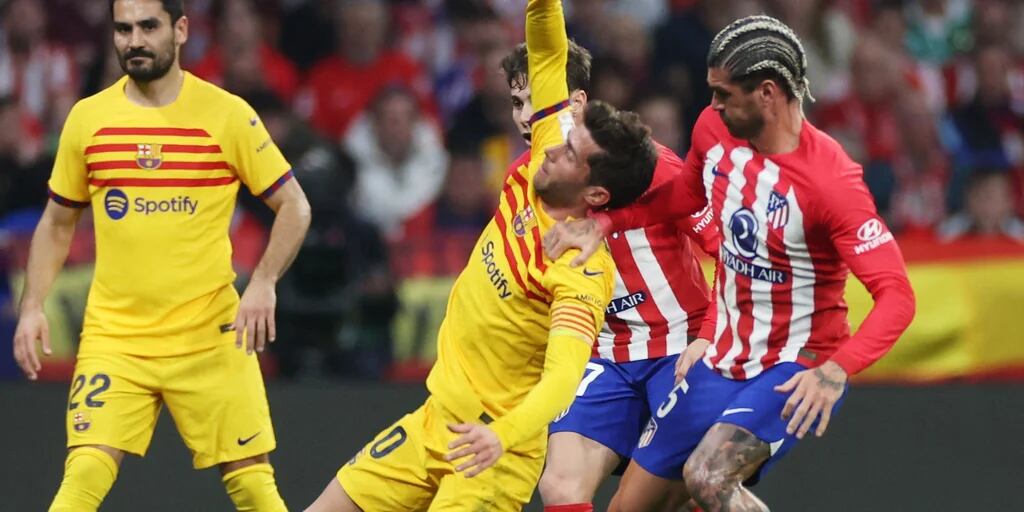 De Paul cometió un error que terminó en gol y quedó en el ojo de la tormenta tras el 0-3 del Atlético de Madrid ante Barcelona: las reacciones y memes