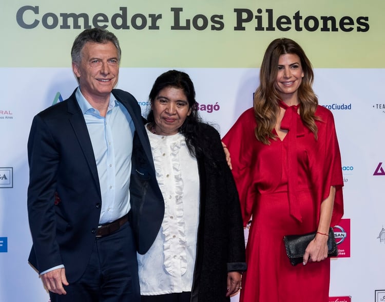 Margarita Barrientos junto al ex presidente Mauricio Macri y su esposa Juliana Awada (Adrian Escandar)