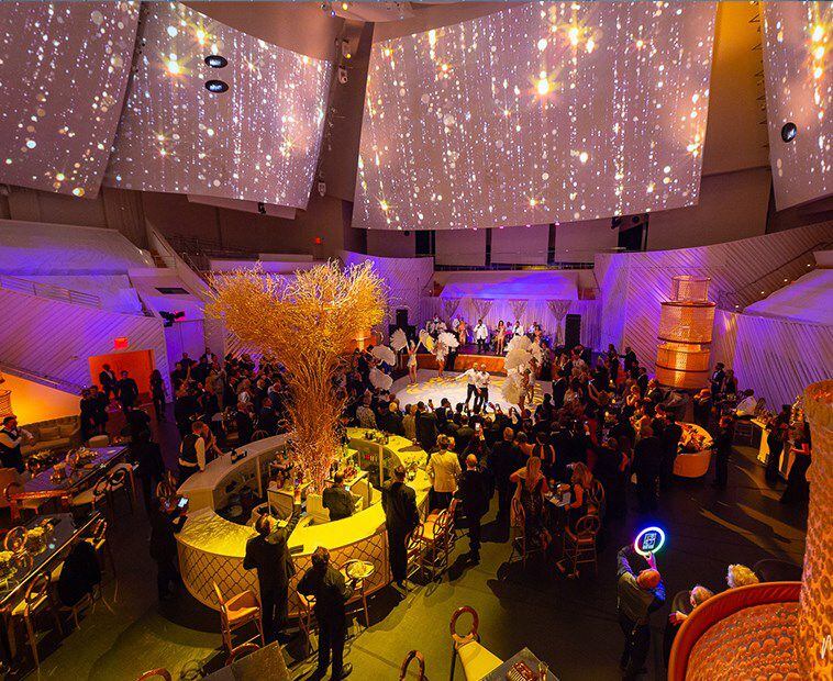 El New World Center, con un aforo de 756 asientos, ofrece una variedad de espacios como un pabellón, un jardín en la azotea y un atrio. (NewWorldCenter)