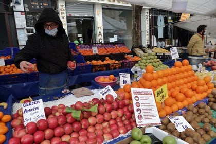 La calidad de nuestros alimentos desde que se cosechan hasta que llegan a nuestra mesa pierden más del 40% de los nutrientes (REUTERS/Murad Sezer)