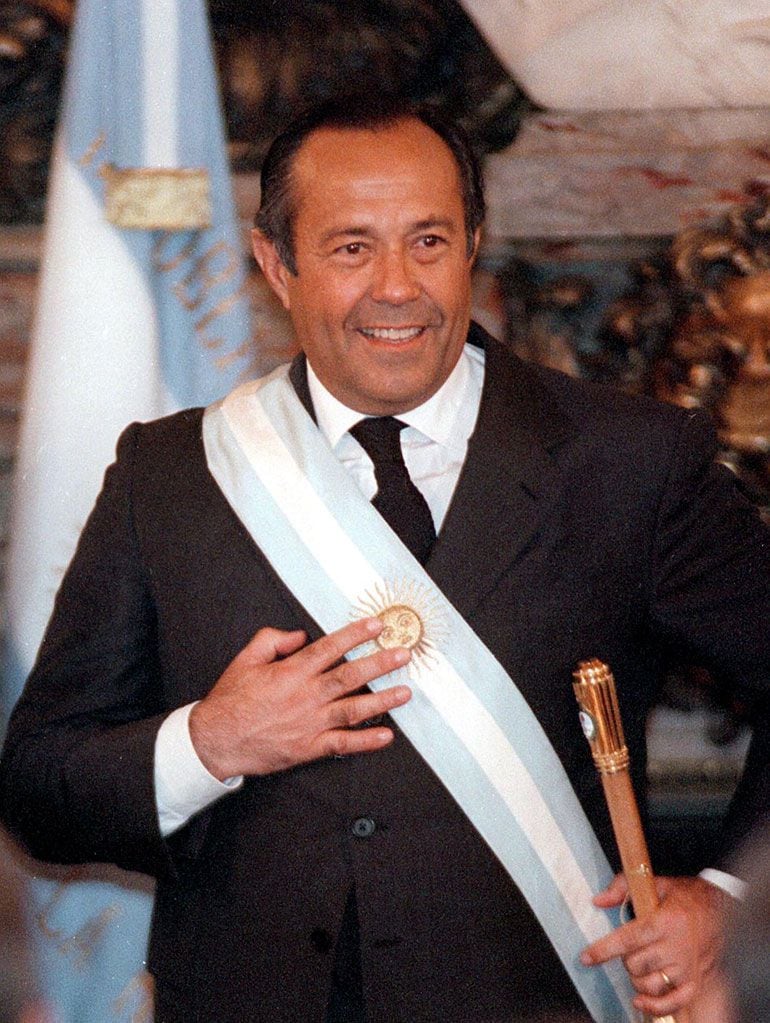 Adolfo Rosríguez Saá al asumir como presidente en diciembre de 2001 (NA)