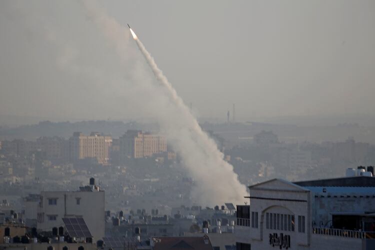 Un misil lanzado desde Gaza (REUTERS/Mohammed Salem)