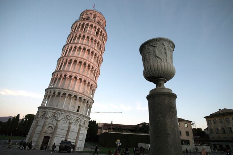 Por qué la célebre Torre de Pisa se está enderezando - Infobae