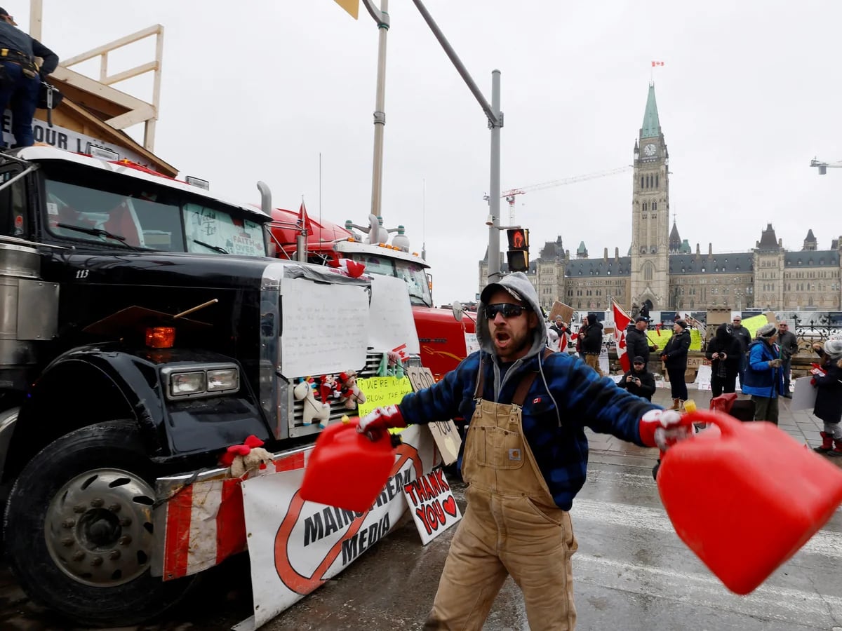 La protesta de camioneros contra las restricciones en Canadá crece y  fomenta otras similares en el exterior - Infobae