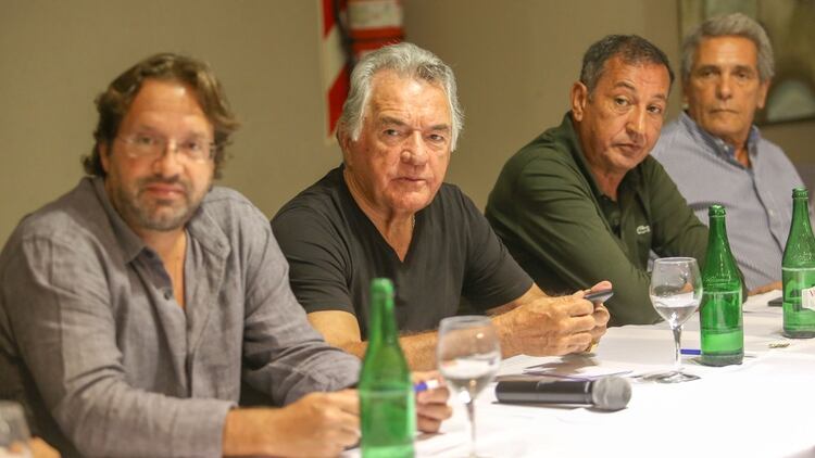 Marco Lavagna ayer junto a Luis Barrionuevo en Mar del Plata