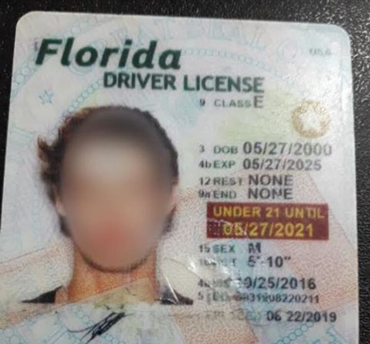 Joven y rápido en Miami: Lucas A., detenido con psicofármacos y una peligrosa receta trucha, tenía un registro de conducir del estado de Florida.