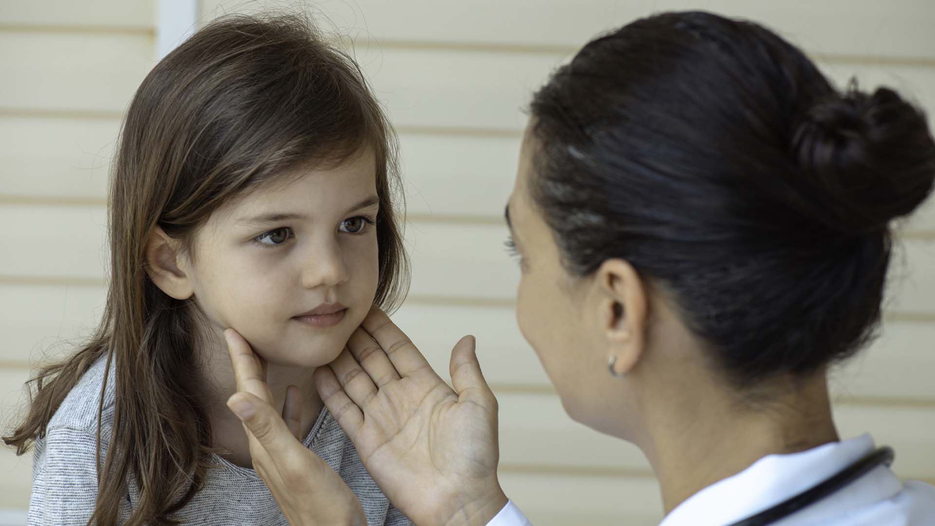 The definitive diagnosis of pharyngitis is through culture analysis of a swab (Getty)