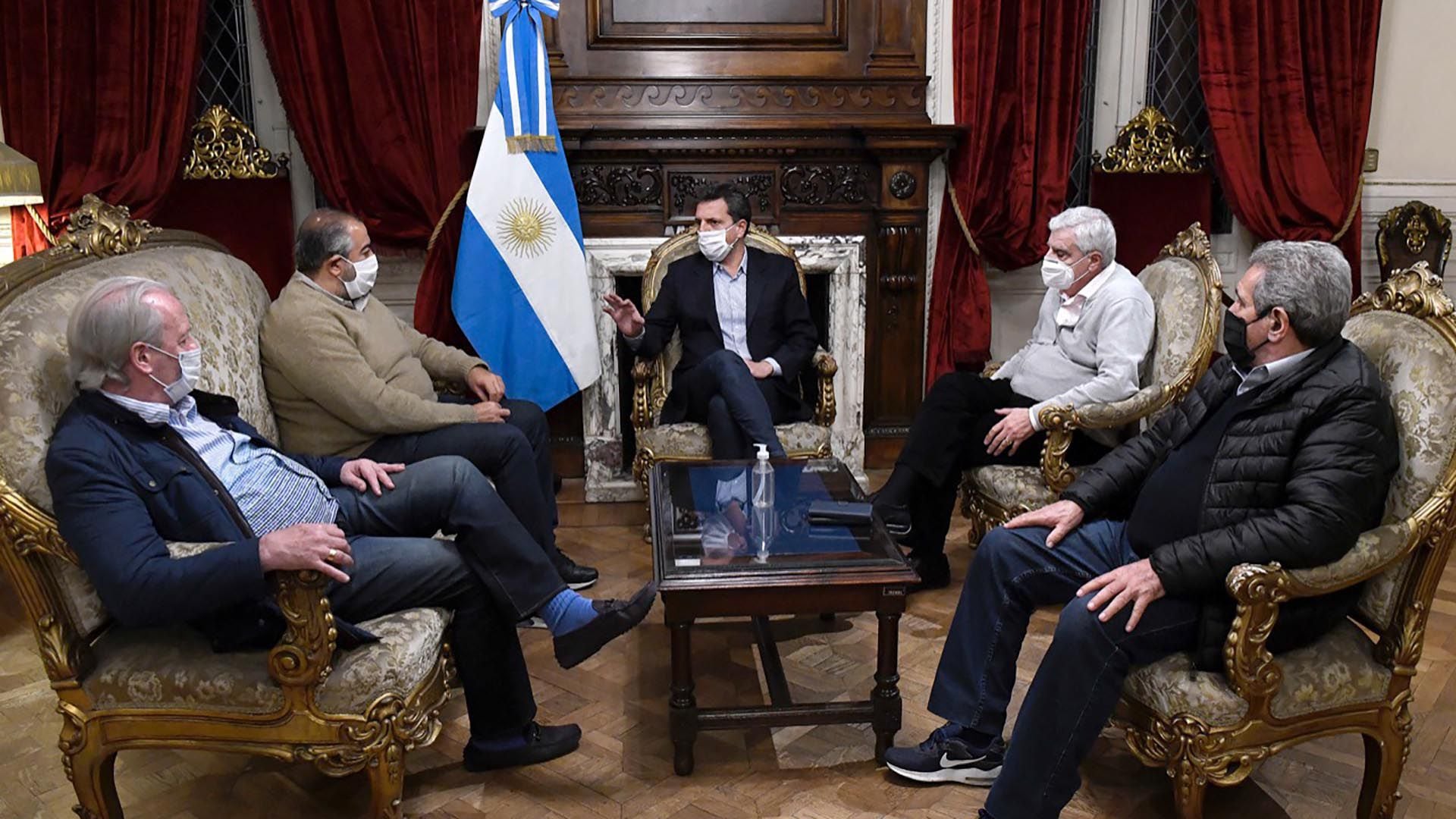 Sergio Massa se reunió en la Cámara de Diputados con una delegación de la CGT encabezada por Héctor Daer y Carlos Acuña