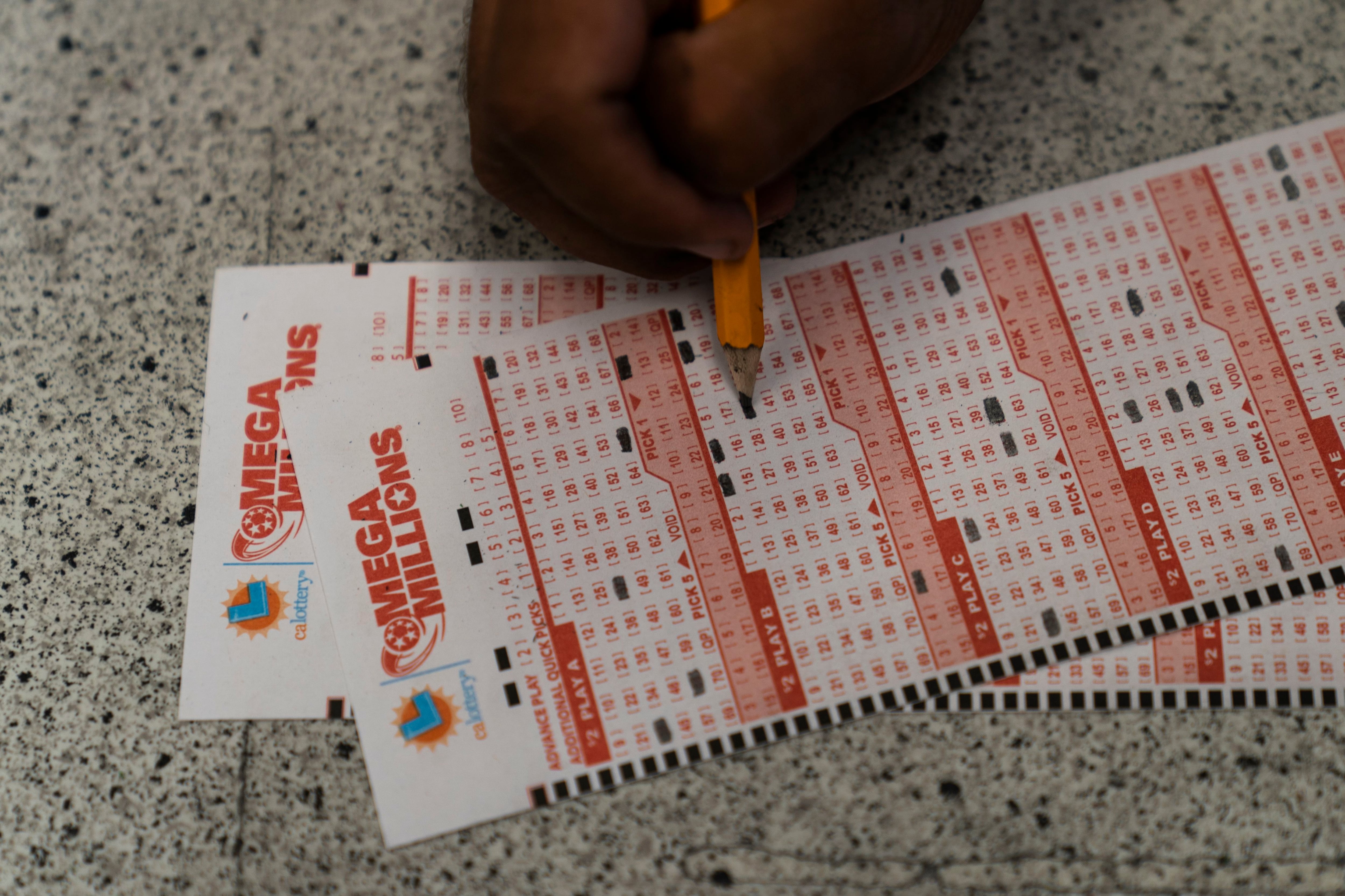 El próximo sorteo de Mega Millions podría crear al próximo multimillonario.(AP Photo/Jae C. Hong)