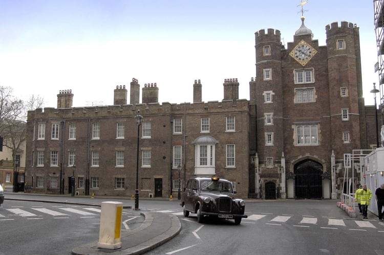 El Palacio St James está situado en la ciudad de Westminster, Reino Unido. Es la residencia en Londres de varios miembros de la familia real británica y se usa para recepciones oficiales (Shutterstock)