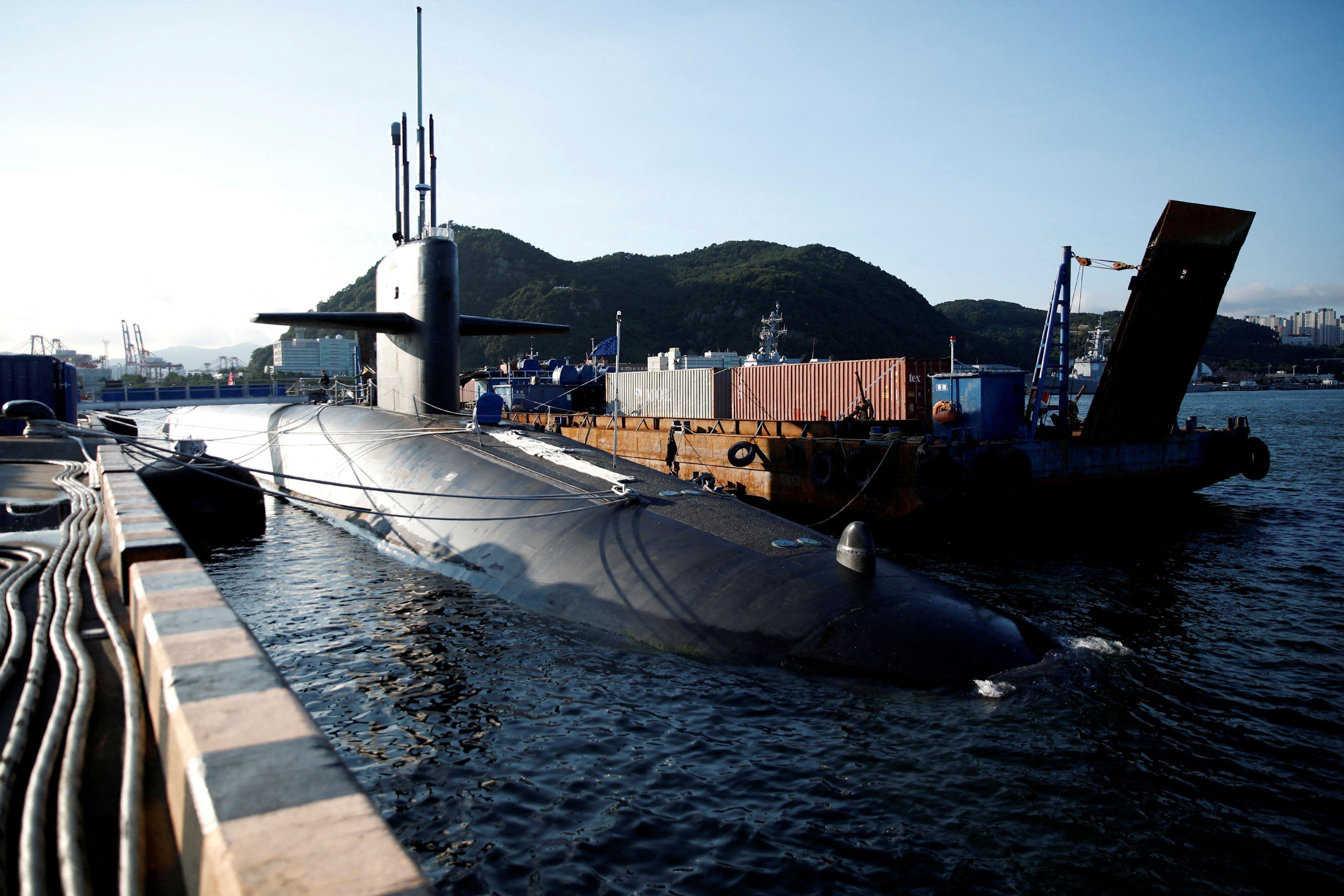 El submarino de misiles balísticos USS Kentucky está anclado en la base naval de Busan, en Busan, Corea del Sur, el 19 de julio de 2023 (WOOHAE CHO/Pool vía REUTERS)