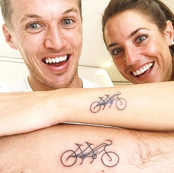 Jake Coates y Emmy Collett recorrieron el mundo en bicicleta para recaudar fondos para luchar el cáncer