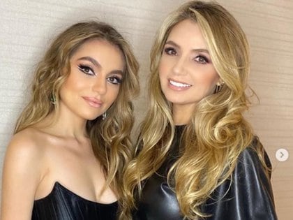 Angélica Rivera con su hija Sofía Castro, quien trabajaba en Galama como conductora de la cadena Telemundo (Foto de Instagram de Víctor Guadarrama)