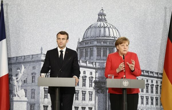 Angela Merkel y Emmanuel Macron, líderes de Alemania y Francia, alistan la respuesta europea (Reuters)