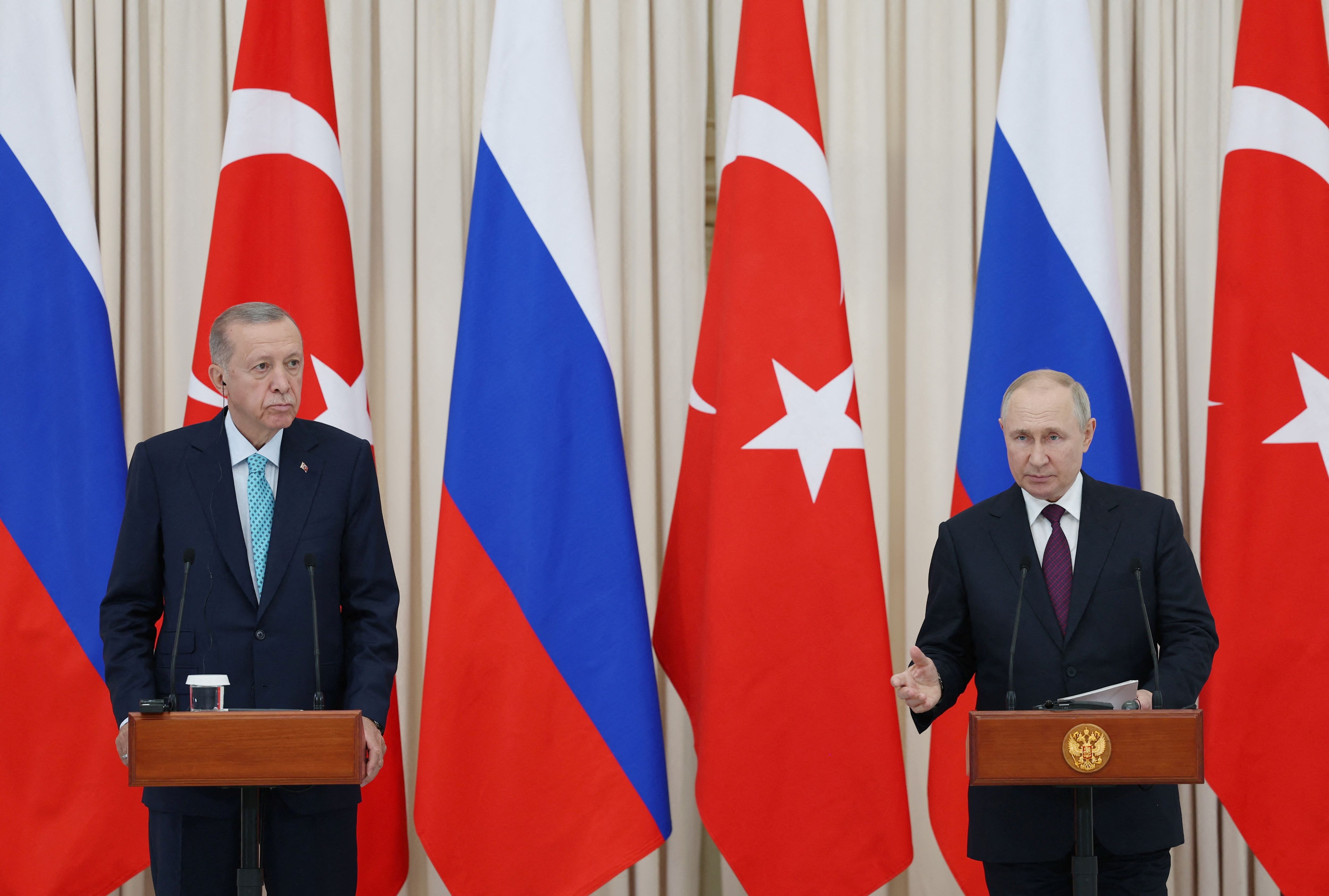 Durante la conferencia que brindó junto al presidente turco, Recep Tayyip Erdogan, Vladimir Putin dijo que la contraofensiva ucraniana es un fracaso (Turkish Presidential Press Office/Handout via REUTERS)