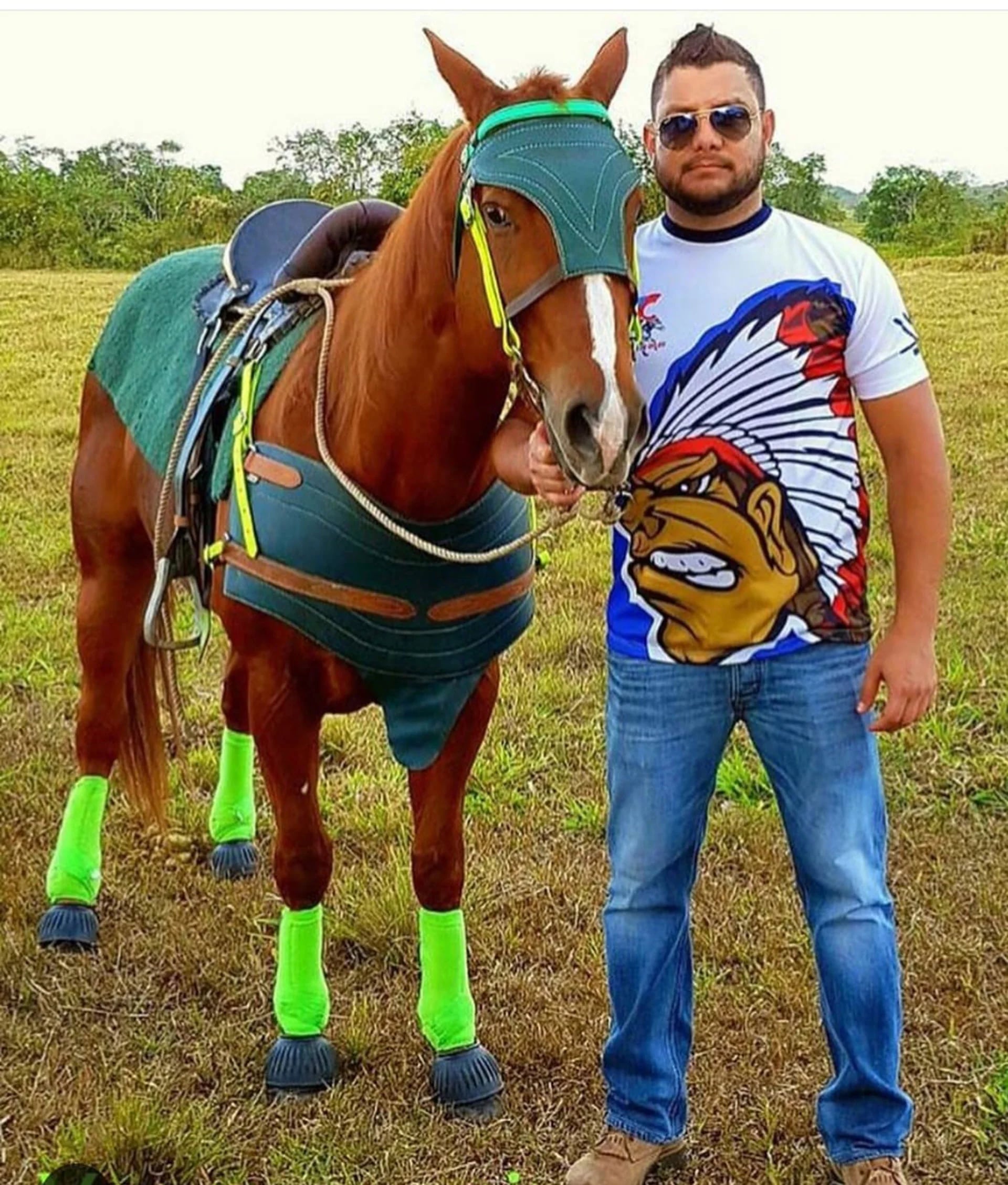 El capitán Antonio Sequea con uno de los costosos caballos de su propiedad