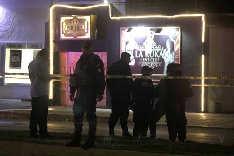Sicarios ATACAN Bar La Kuka Mens Club en Cancun: 5 MUERTOS. Noticias en tiempo real