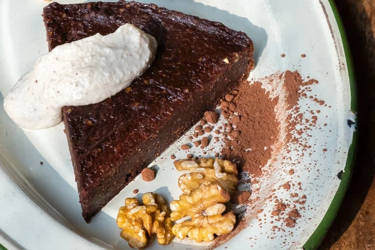 Torta húmeda de palta y cacao por Diego Sicoli y David Gdansky, chefs de Hierbabuena Restaurante 