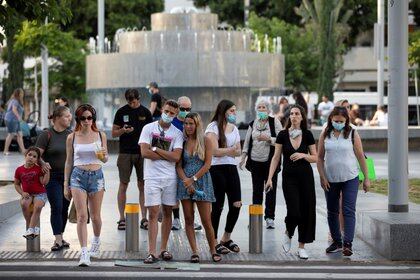 Personas en Tel Aviv, Israel. REUTERS/Amir Cohen/File Photo