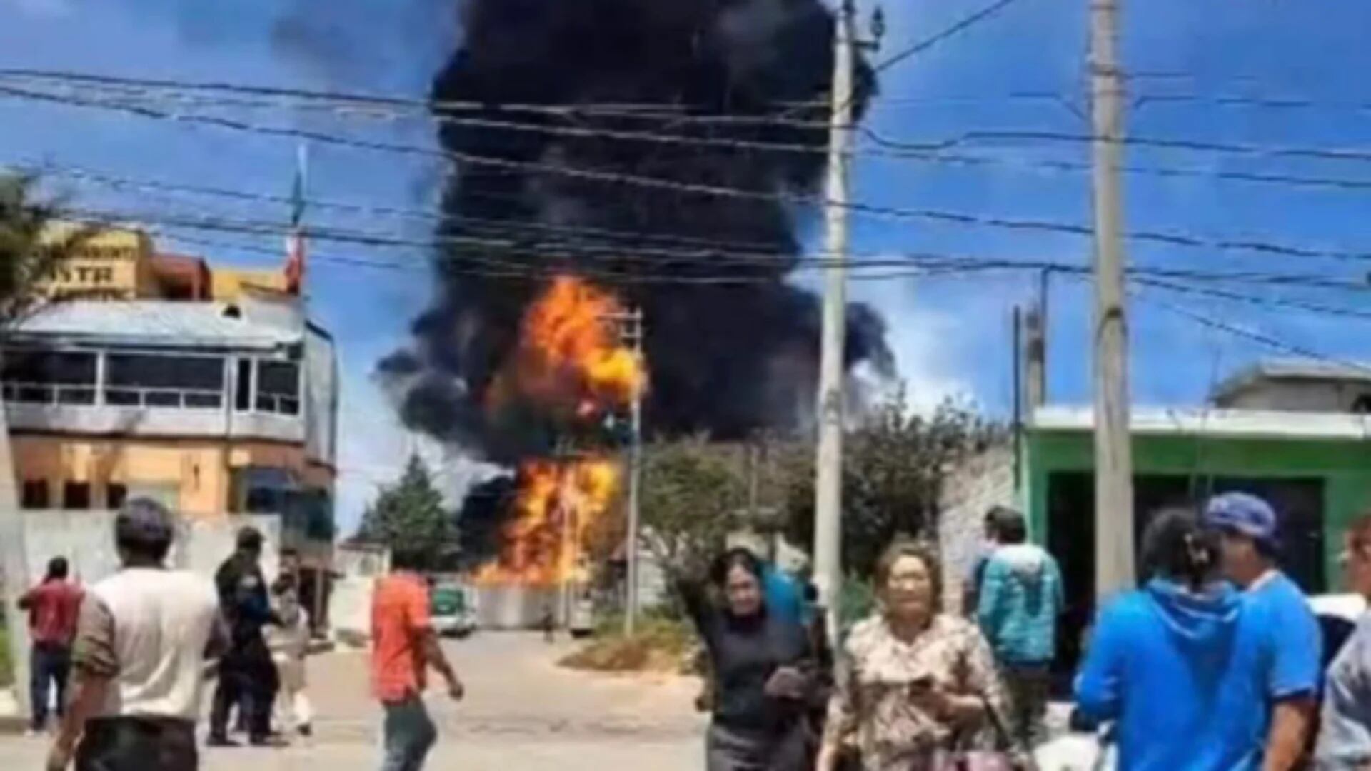 Reportaron fuerte incendio en fábrica de tinacos de Tlaxcala