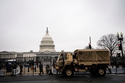 Las autoridades reforzaron las medidas de seguridad en las inmediaciones del Capitolio (REUTERS/Al Drago)