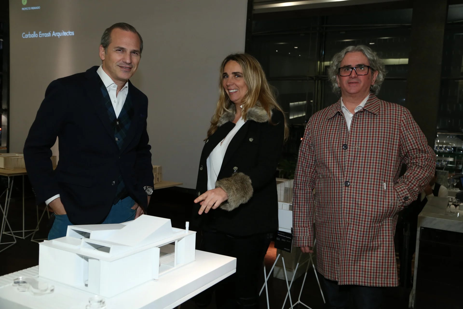 Los arquitectos Javier Iturrioz y Julio Oropel junto a la decoradora Milagros Resta /// Fotos: Mass Group PR